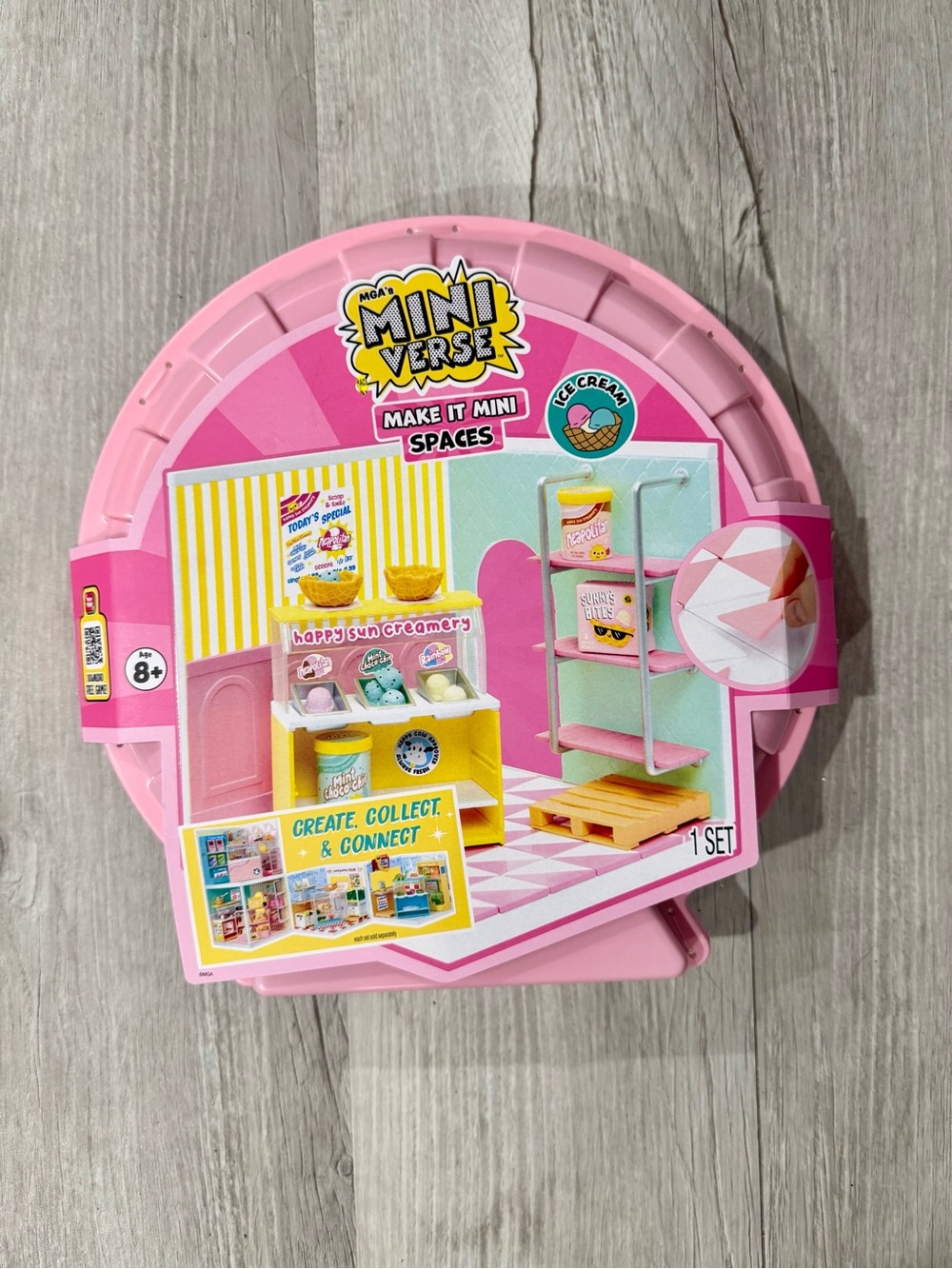 MGA Mini Verse Make It Mini Spaces Ice Cream Shop Set Pink Plastic Age 4-7
